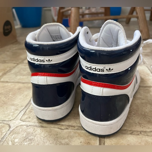 Adidas women’s shoes - Picture 2 of 3